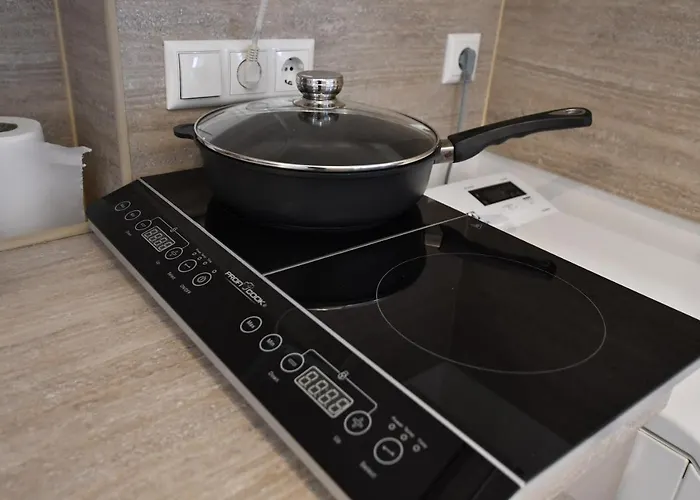 Revalia T1 Airport-bus Station Apartman *