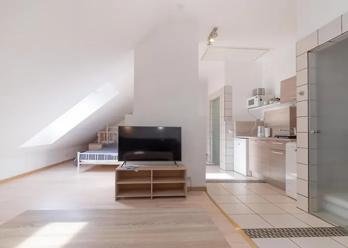 Revalia T1 Airport-bus Station Apartman